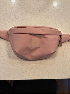 Pacsafe Anti Theft Dusty Pink Sling Pack